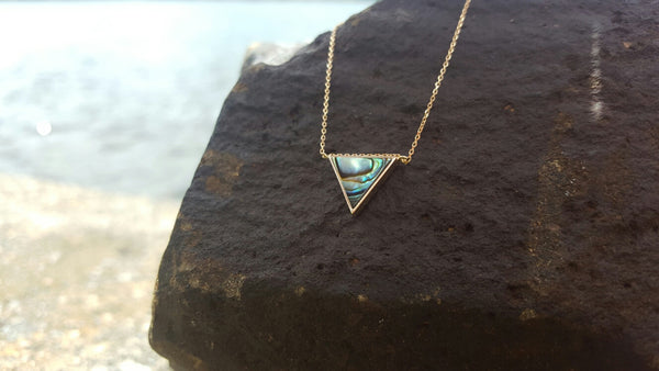 Abalone shell necklace in 14k yellow gold