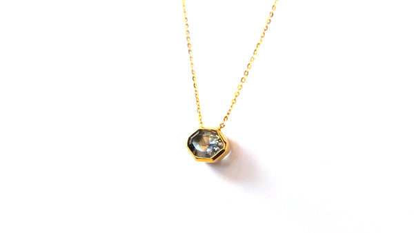 Color shift , gray to green, sapphire necklace set in 18kt gold.